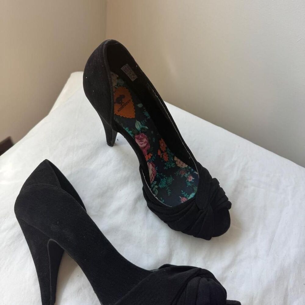 Rocket Dog Black Ruched Peep-Toe Heels – Size 9